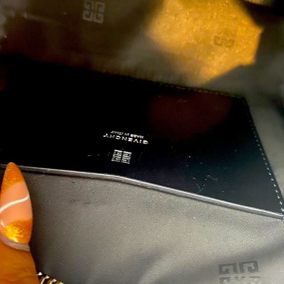 Givenchy - Picture 4 of 4